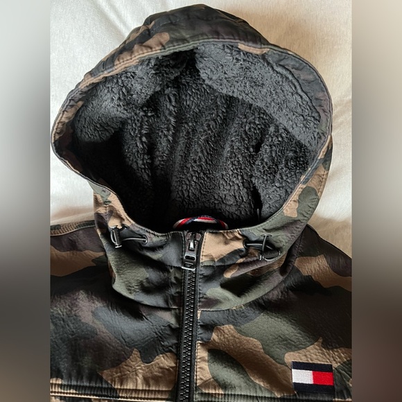 Tommy Hilfiger Men’s L Sherpa-lined Camo Jacket - Picture 5 of 11
